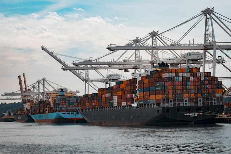 Sea containers port